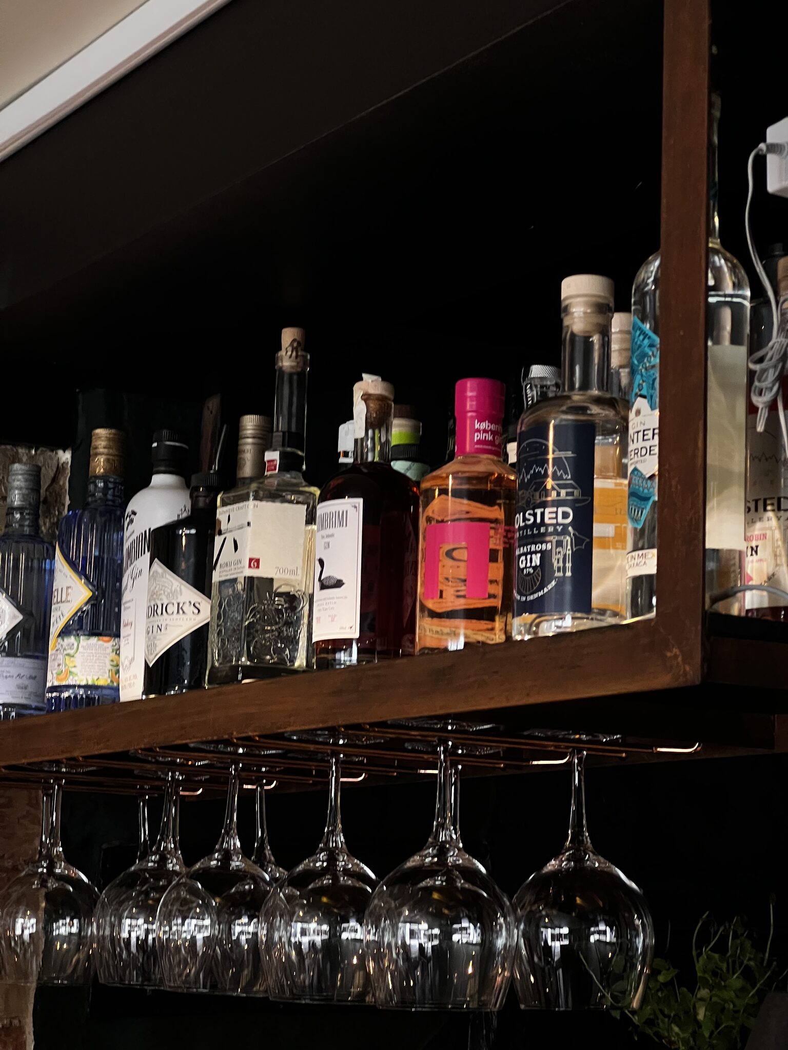 Flaskerne på baren